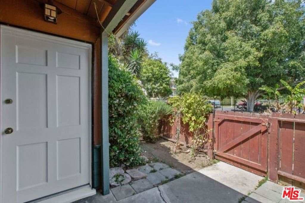 2604 S Garth Avenue Property Photo 11