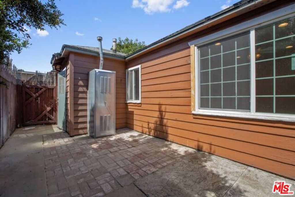 2604 S Garth Avenue Property Photo 12
