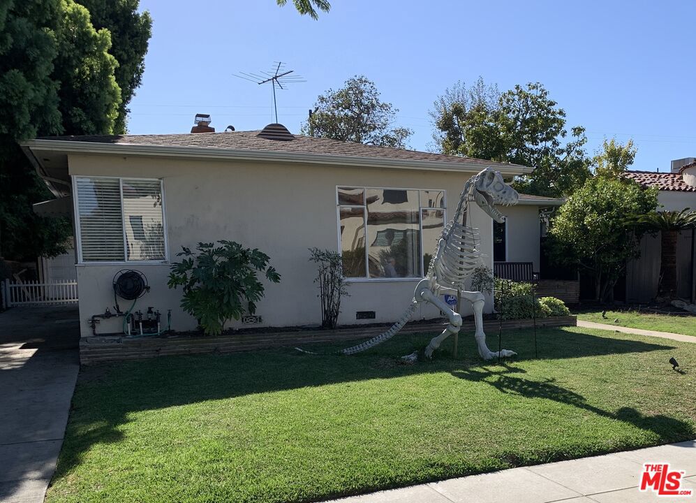 2271 Prosser Avenue Property Photo 2