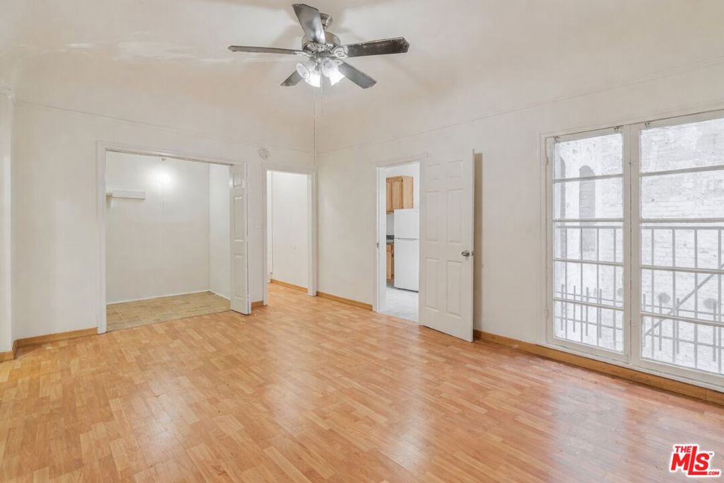 400 S Kenmore Avenue 200 Property Photo 3