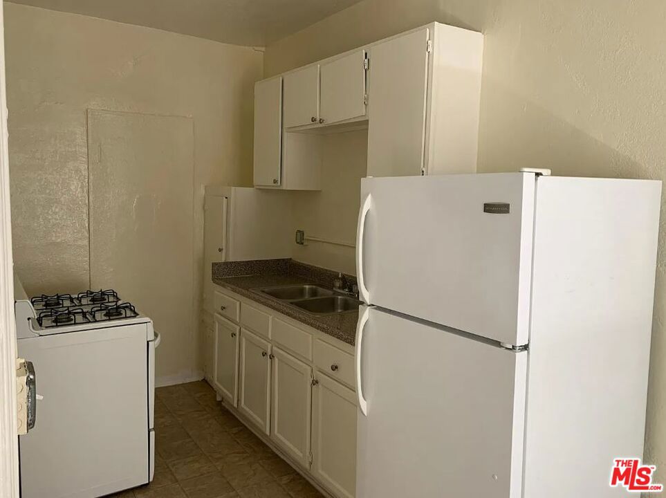 400 S Kenmore Avenue 200 Property Photo 4