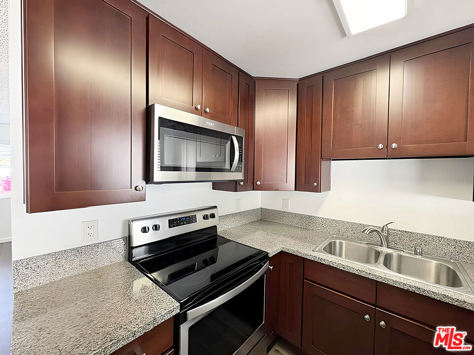 3811 N Figueroa Street 6 Property Photo 3