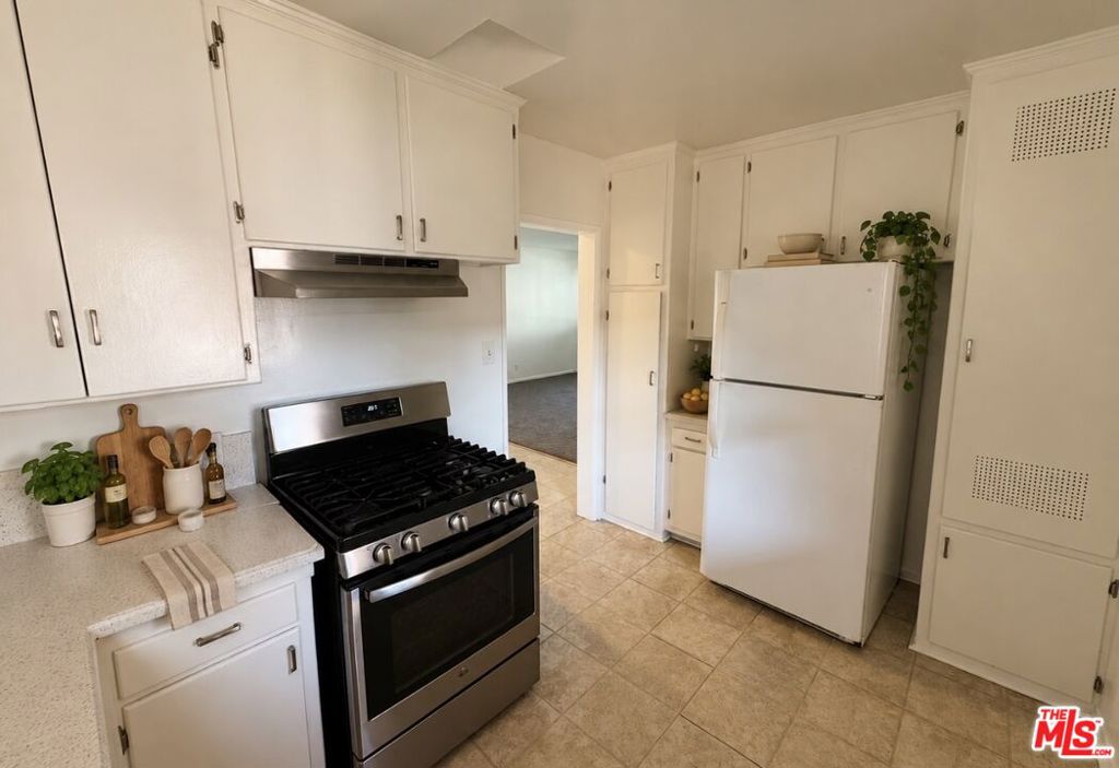 12204 Washington Place 1/2 Property Photo 7