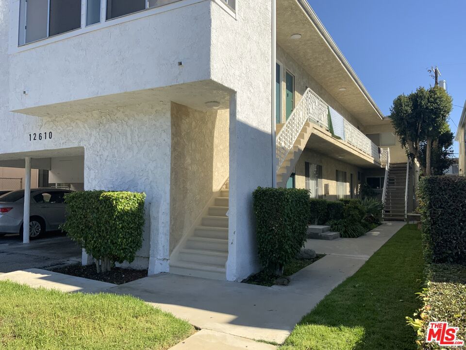 12610 Caswell Avenue Property Photo 2