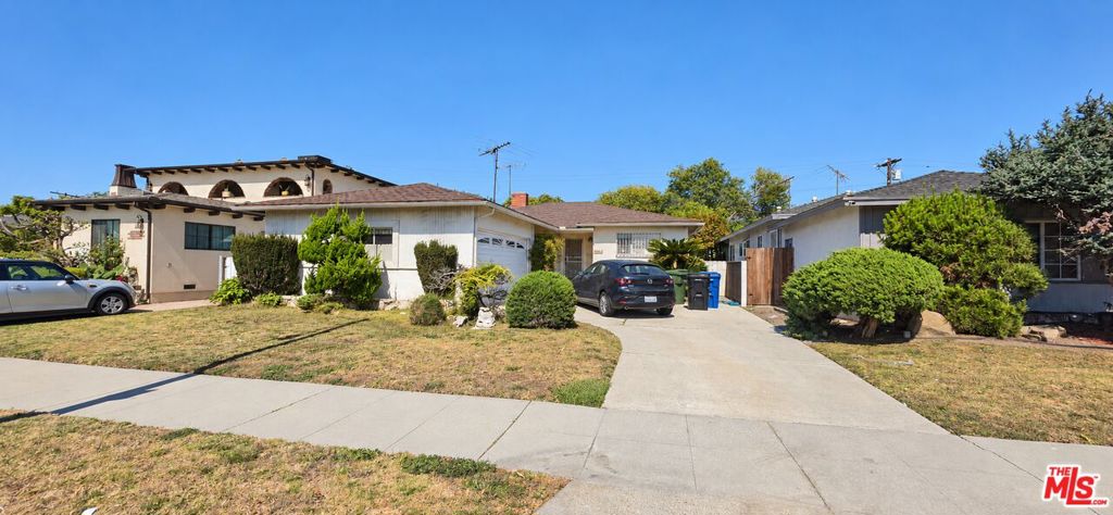 3854 S Norton Avenue Property Photo 1