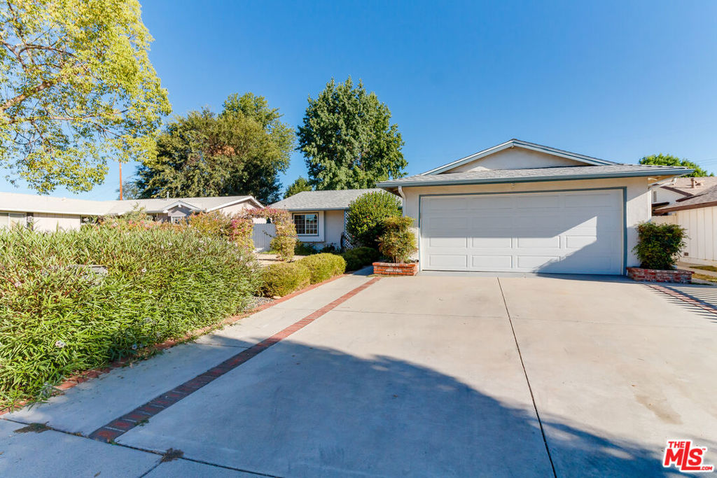 23907 Mobile Street Property Photo 2