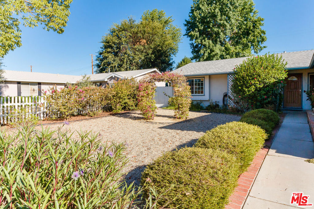 23907 Mobile Street Property Photo 4