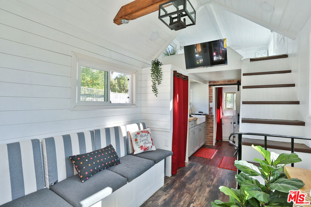 5520 Deer Creek Ln Property Photo 4