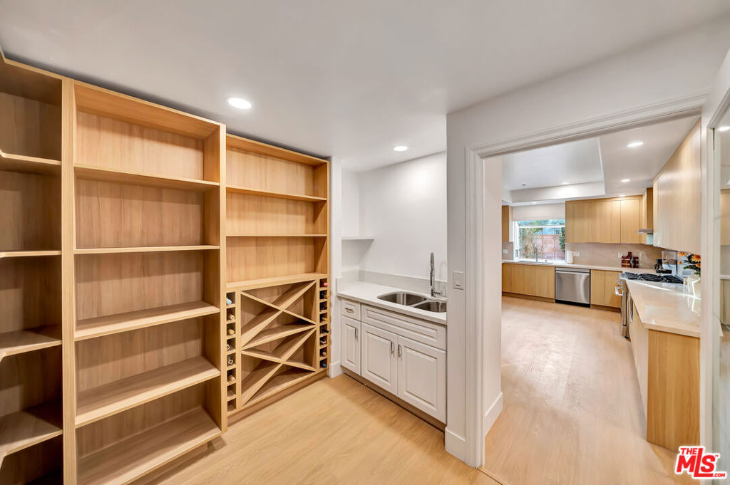 661 W Lemon Avenue Property Photo 11