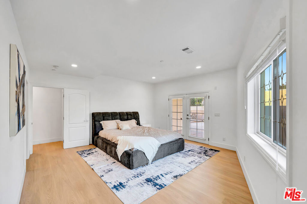 661 W Lemon Avenue Property Photo 19