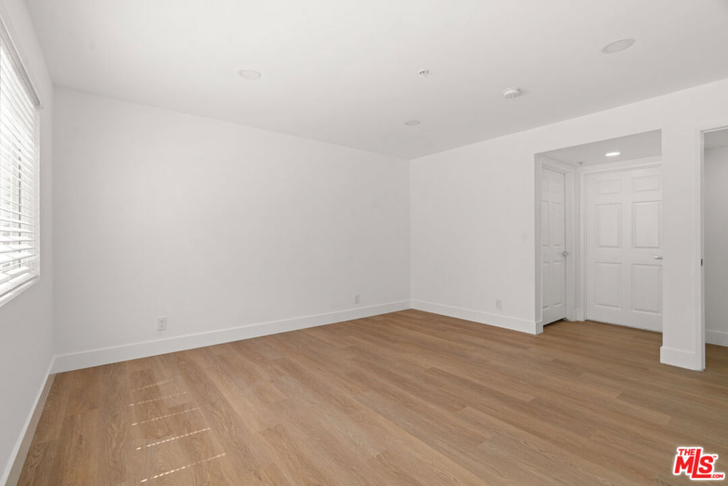 16100 W Sunset Boulevard 109 Property Photo 12