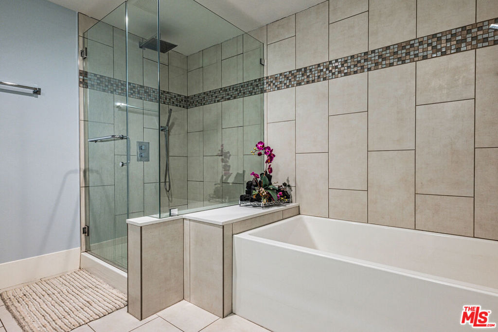 901 S Gramercy Drive 202 Property Photo 18