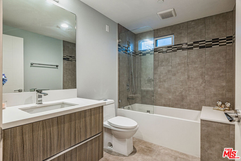 901 S Gramercy Drive 202 Property Photo 20
