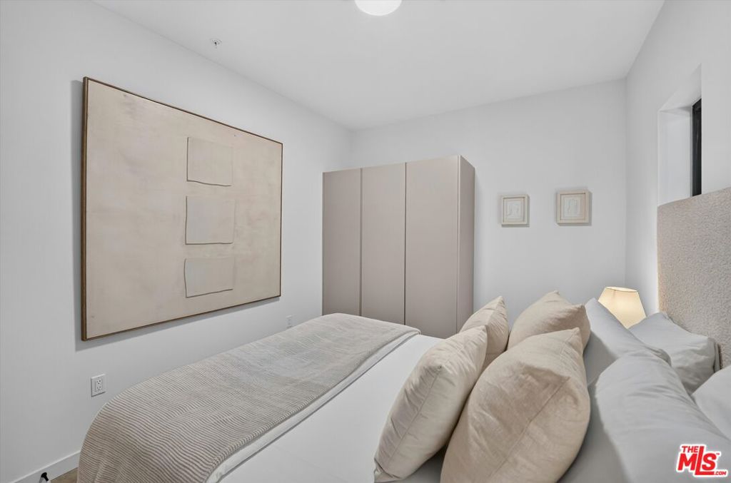 904 S New Hmapshire Avenue 403 Property Photo 12