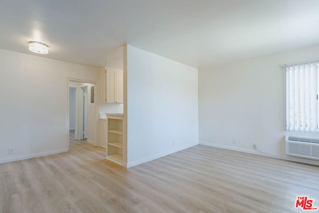 758 N Hudson Avenue 10 Property Photo 5