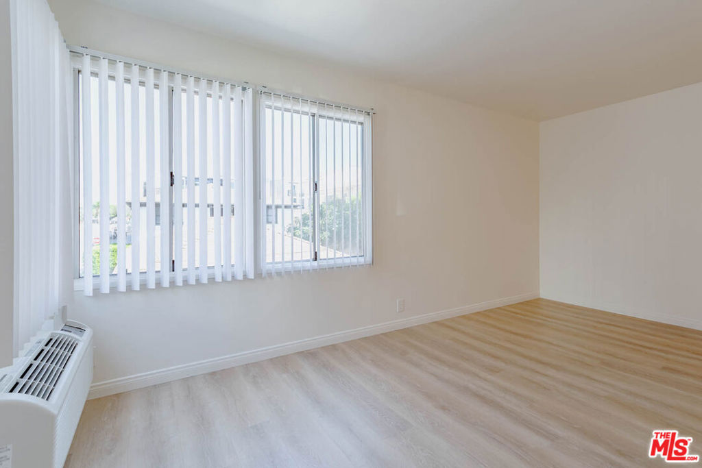 758 N Hudson Avenue 10 Property Photo 6