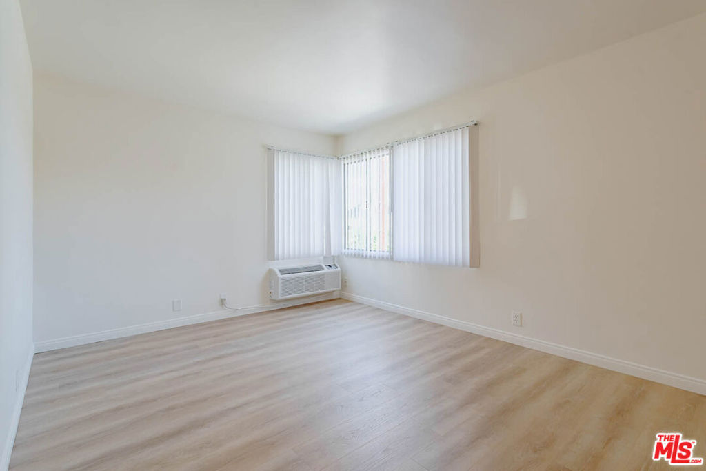 758 N Hudson Avenue 10 Property Photo 7