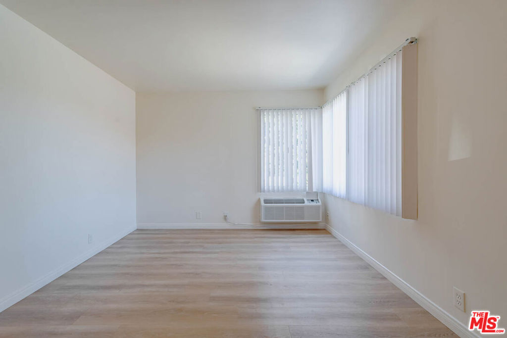 758 N Hudson Avenue 10 Property Photo 8