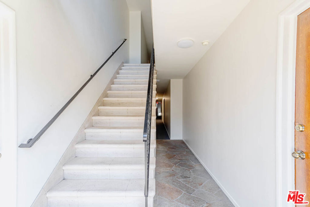 758 N Hudson Avenue 10 Property Photo 23