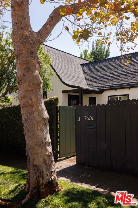 7606 Willoughby Avenue Property Photo 2