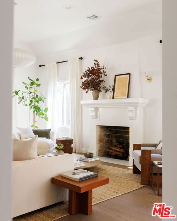 7606 Willoughby Avenue Property Photo 8