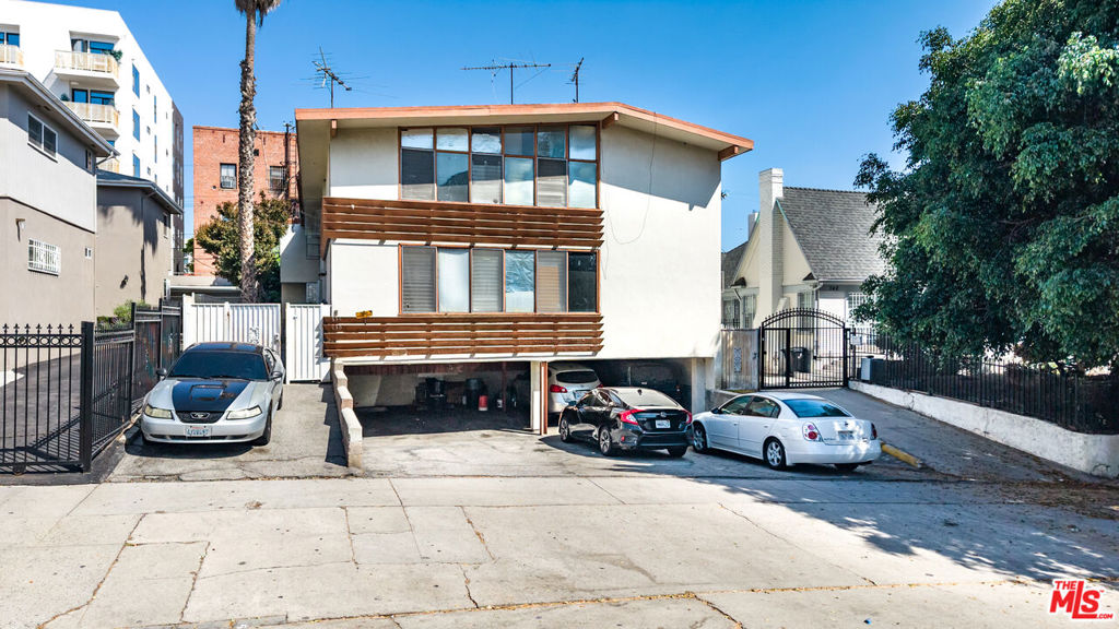 736 Gramercy Drive Property Photo 1