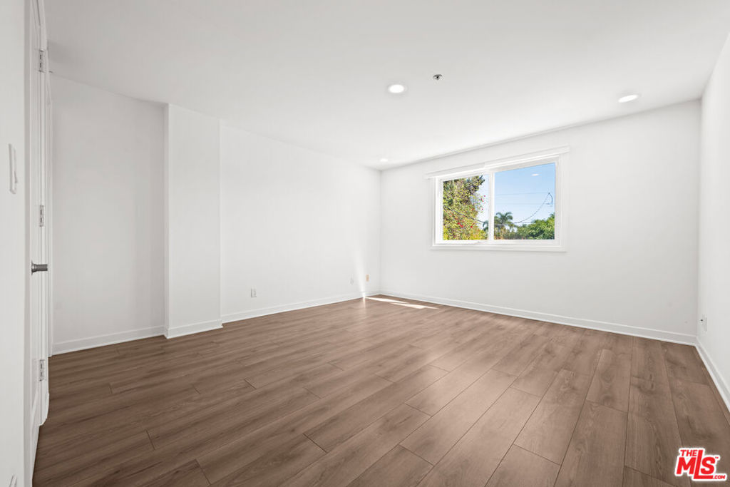 112 N Elm Drive Property Photo 30