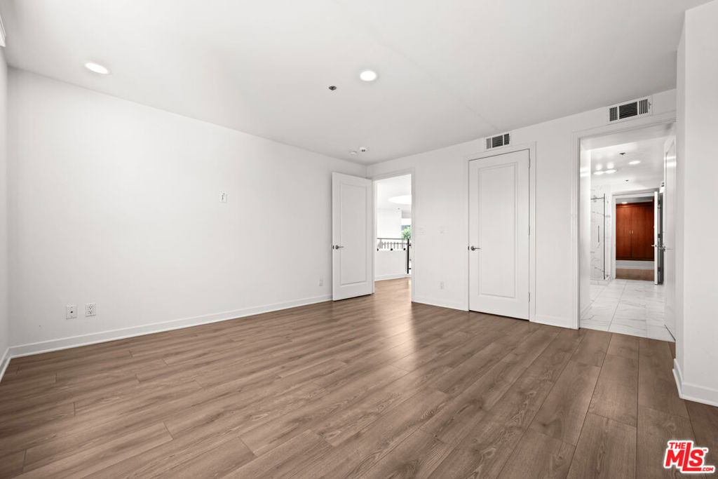 112 N Elm Drive Property Photo 31