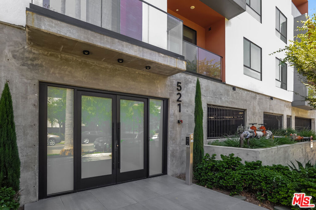 521 N Gramercy Place 306 Property Photo 1