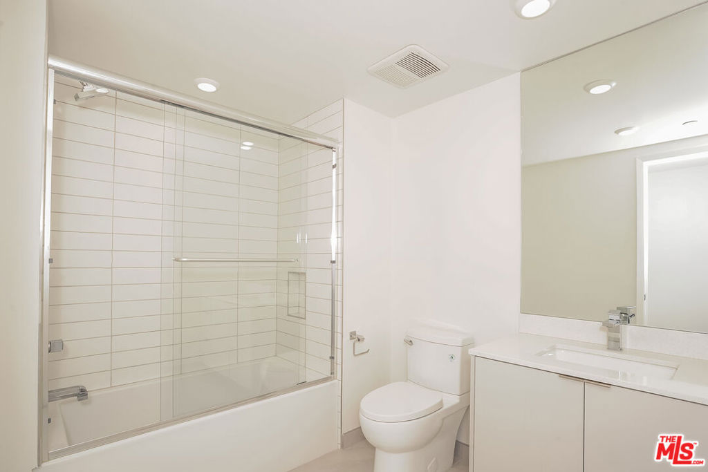 521 N Gramercy Place 306 Property Photo 7