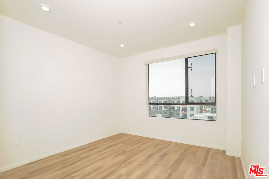 521 N Gramercy Place 306 Property Photo 8