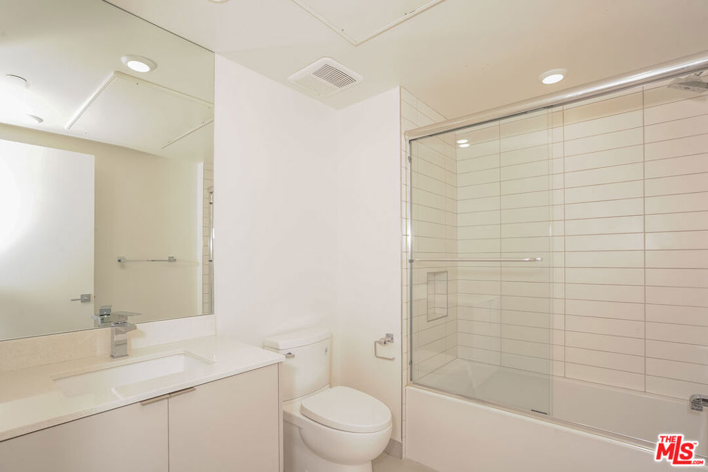 521 N Gramercy Place 306 Property Photo 10