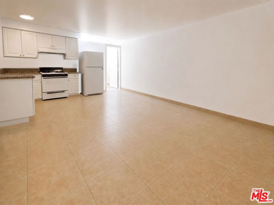 6859 Laurel Canyon Boulevard 210 Property Photo 1