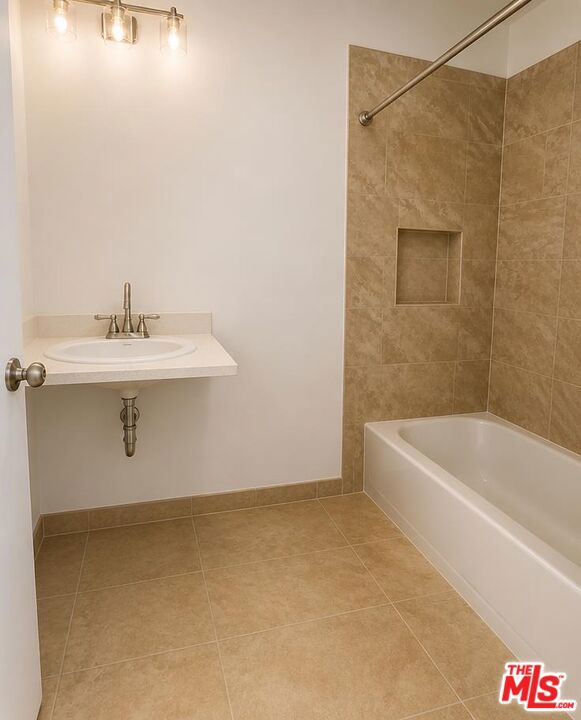 6859 Laurel Canyon Boulevard 210 Property Photo 3