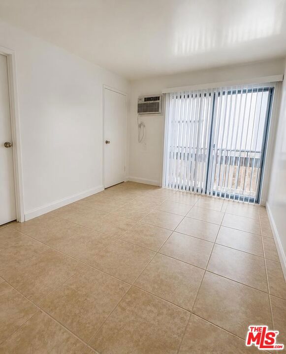 6859 Laurel Canyon Boulevard 210 Property Photo 5
