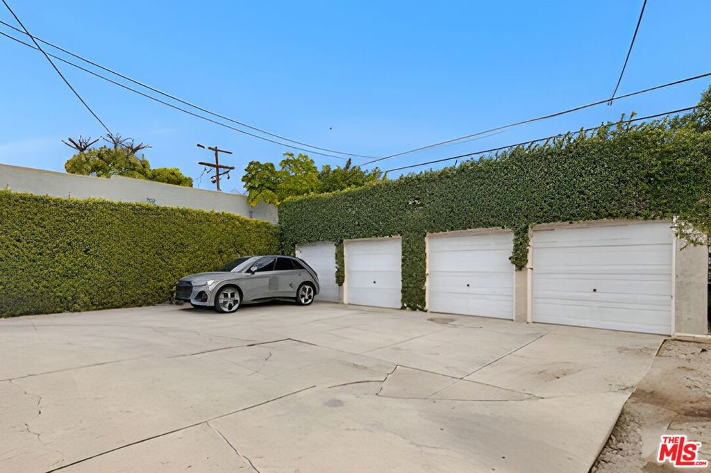 1520 Hauser Boulevard Property Photo 8