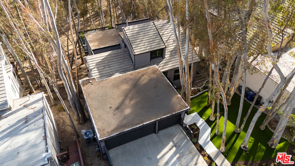 24946 Ravenswood Property Photo 2