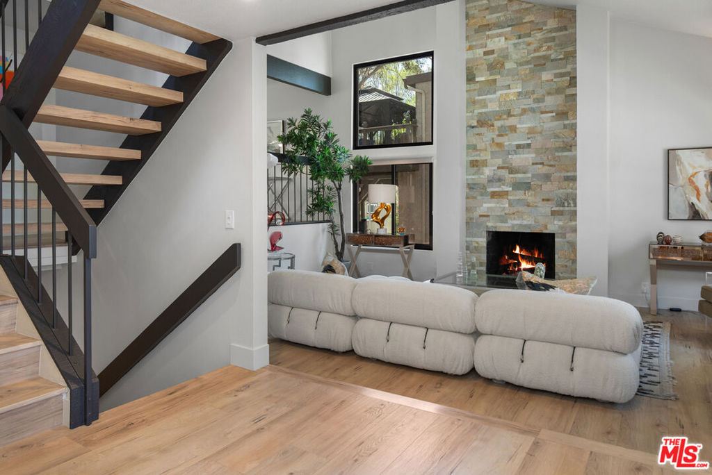 24946 Ravenswood Property Photo 13