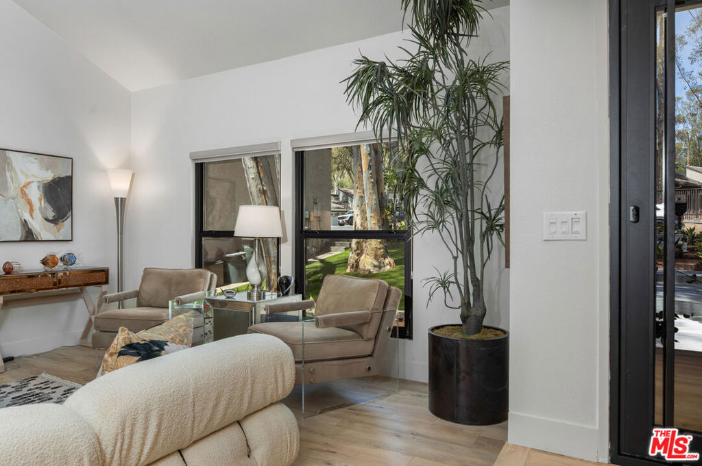 24946 Ravenswood Property Photo 18