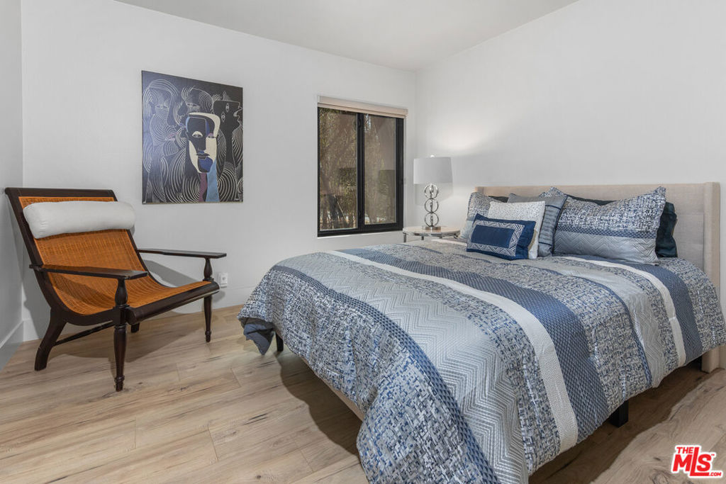 24946 Ravenswood Property Photo 41