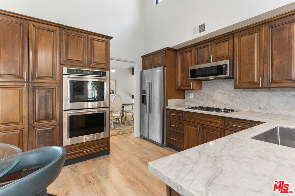 24946 Ravenswood Property Photo 49