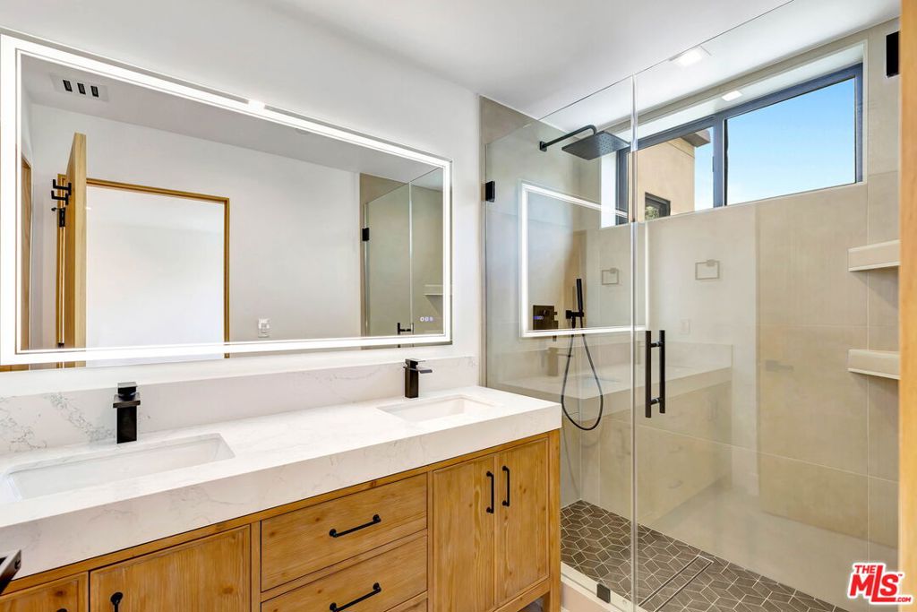 4329 Radford Avenue 2 Property Photo 8