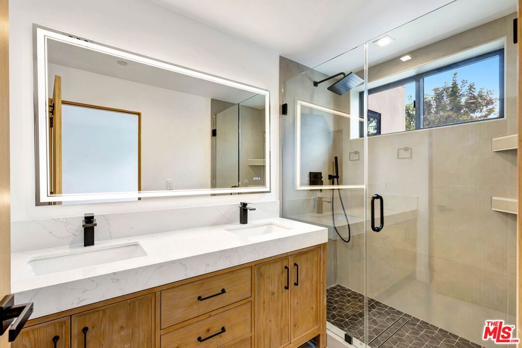 4329 Radford Avenue 2 Property Photo 12