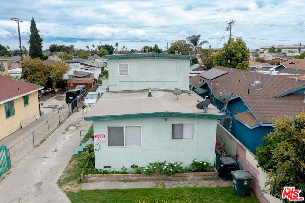 1166 E 64th Street Property Photo 4