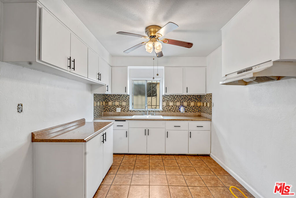 1215 W 59th Street Property Photo 4