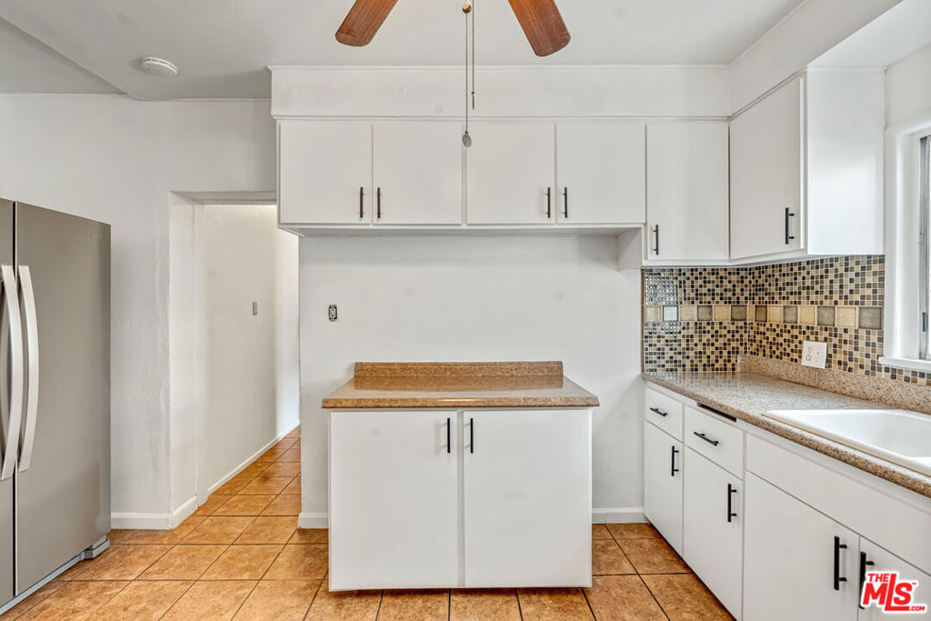 1215 W 59th Street Property Photo 5