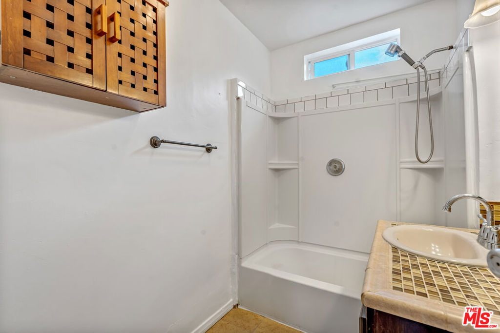 1215 W 59th Street Property Photo 6