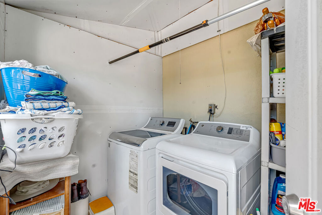 1215 W 59th Street Property Photo 10