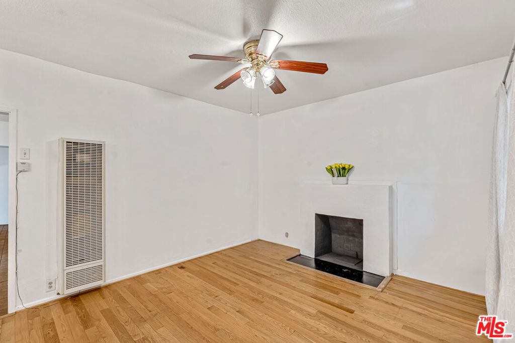 1215 W 59th Street Property Photo 15