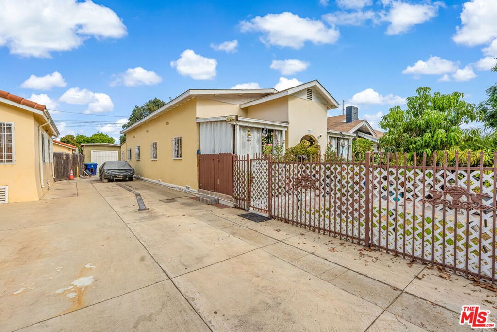 1215 W 59th Street Property Photo 17